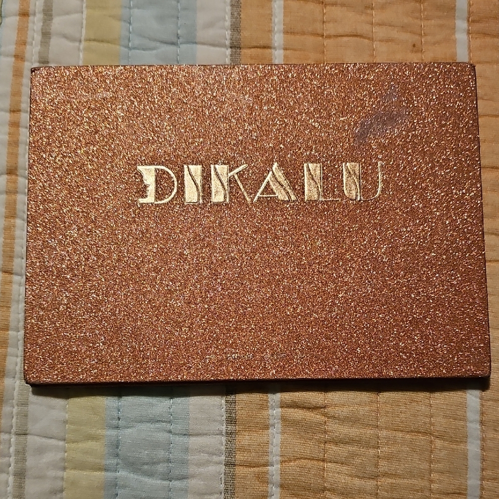 DIKALU Glitter Eyeshadow Palette